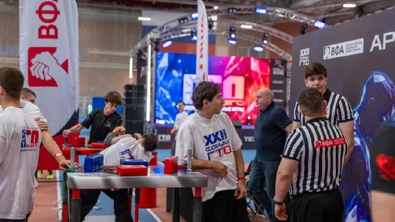👏 Студент из Воронежа Ярослав Сторожев выиграл турнир по армрестлингу в Москве.