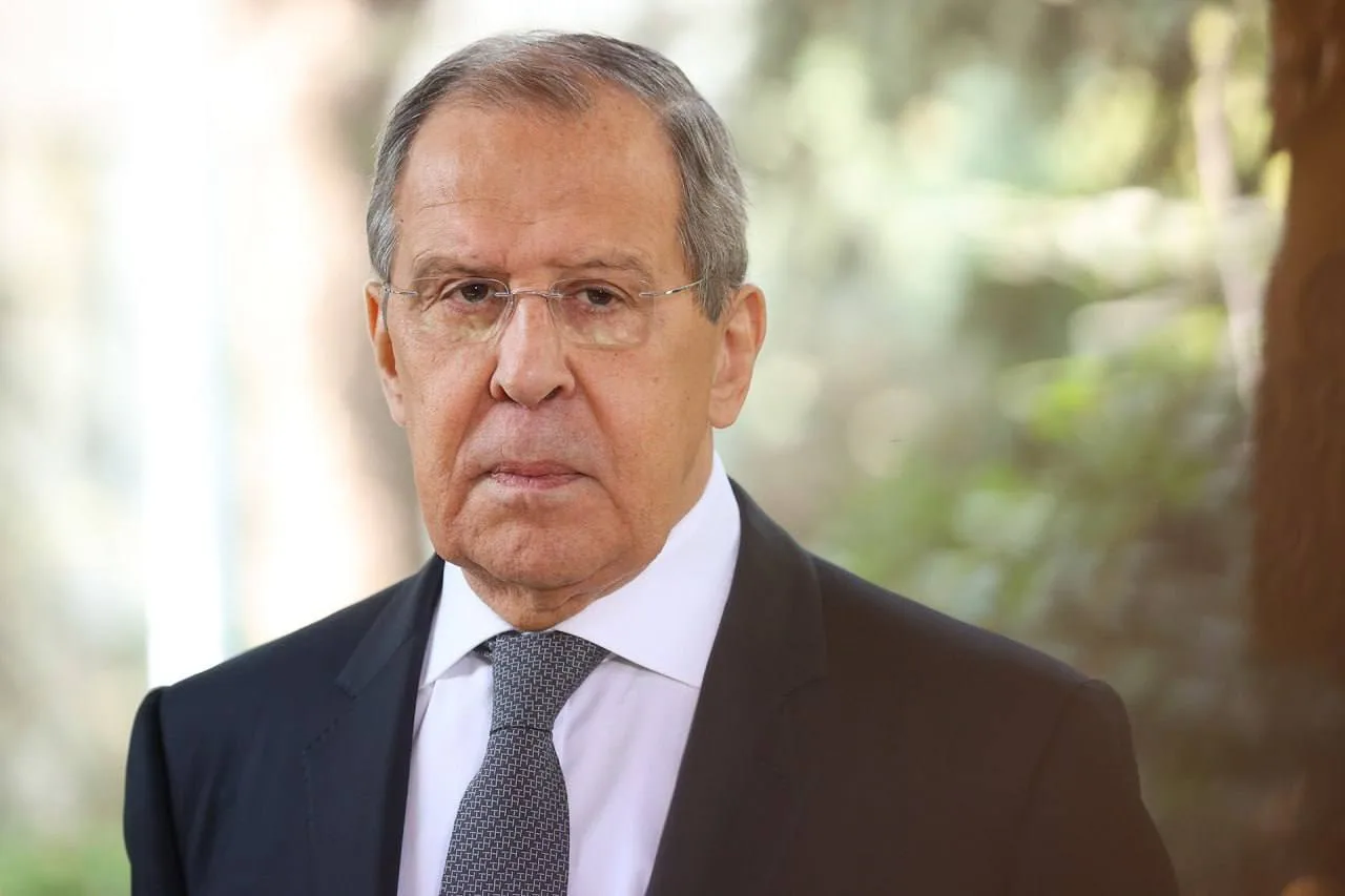 Лавров: Европа стремится спасти режим Зеленского

Европейские лидеры заинтересованы не в переговорах