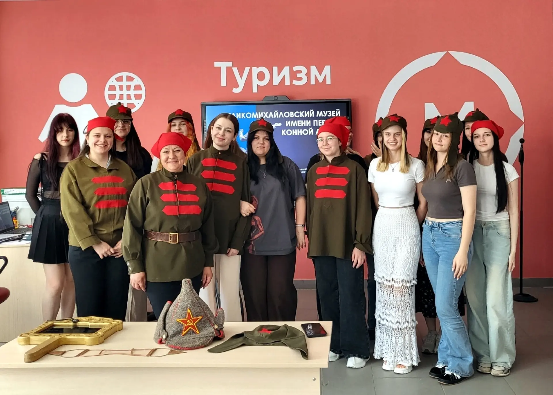 Поздравляем с 1 сентября — с Днём знаний!