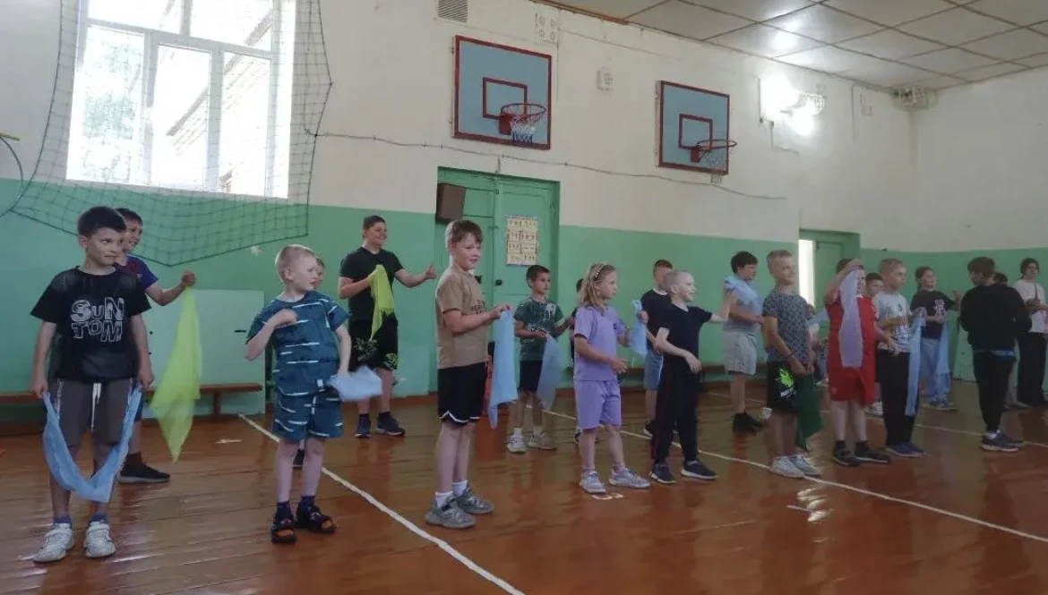 Начинаем нашу неделю энергично и на позитиве ☀

В первом корпусе мы организовали
«Путешествие по стр