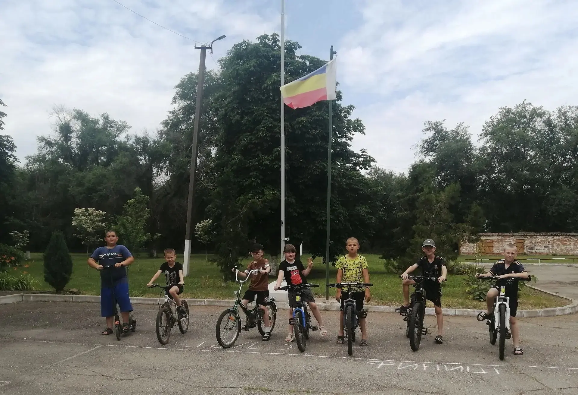 🚲Сегодня, 23.06.26, в нашем пришкольном лагере прошёл День велосипедиста, посвященный экологии и зд