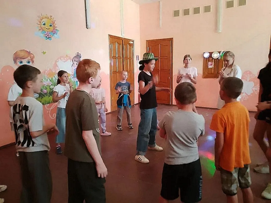 В Николо-Поломском Доме Культуры ребята окунулись в атмосферу веселья с конкурсно -игровой программо