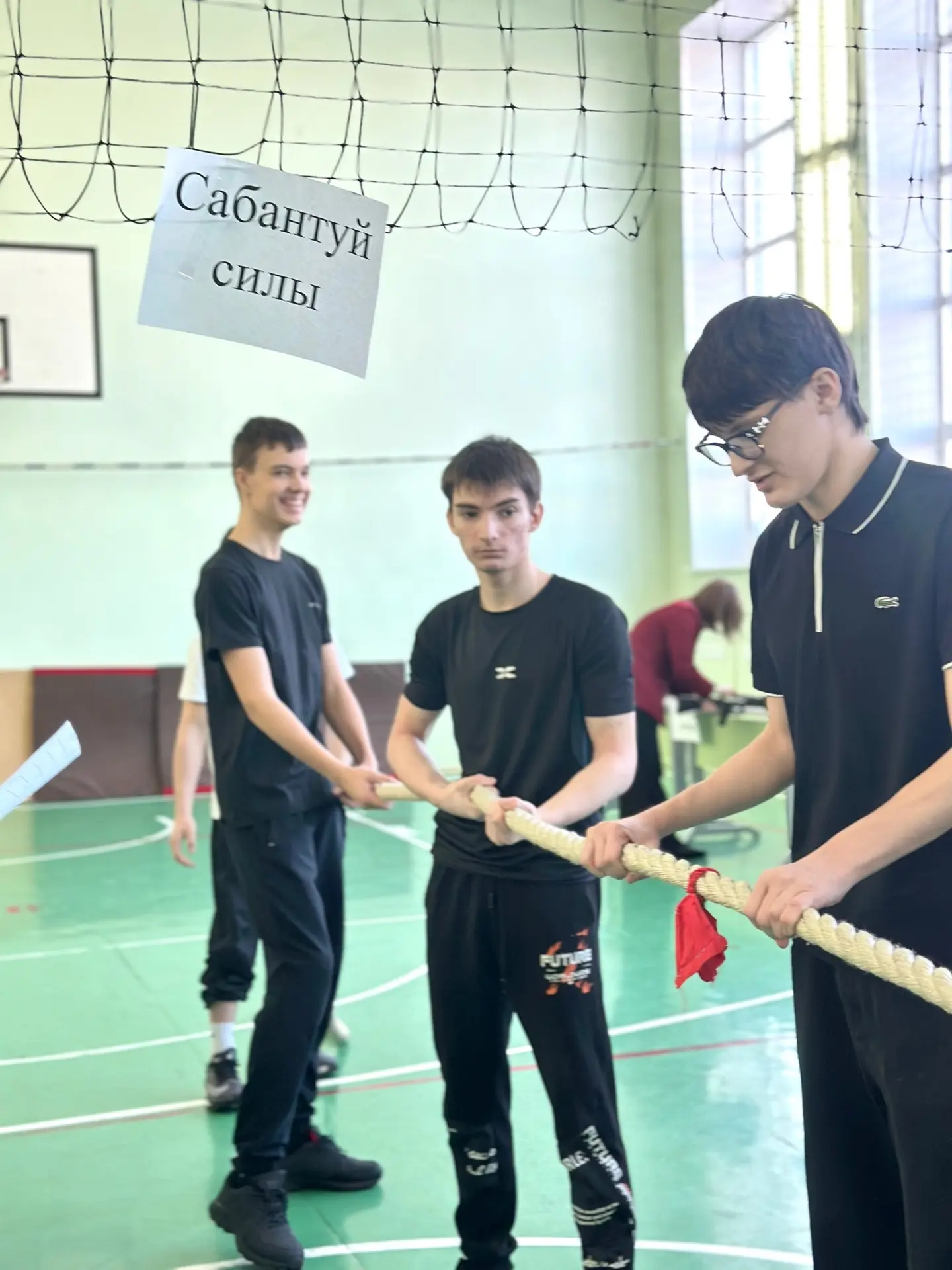 Курс молодого бойца — проверка на силу, ловкость и командный дух!  Сегодня среди обучающихся 9-х кла