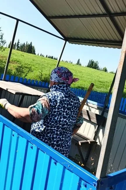 🌤🌤🌤..жители деревни Никольск тоже в субботу не бездействуют....
Здесь идёт субботник по очистке т