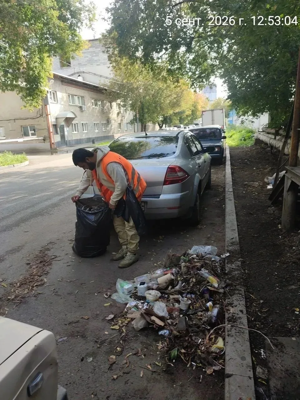 Работники Железнодорожного ДЭУ навели порядок на улице Завокзальной.