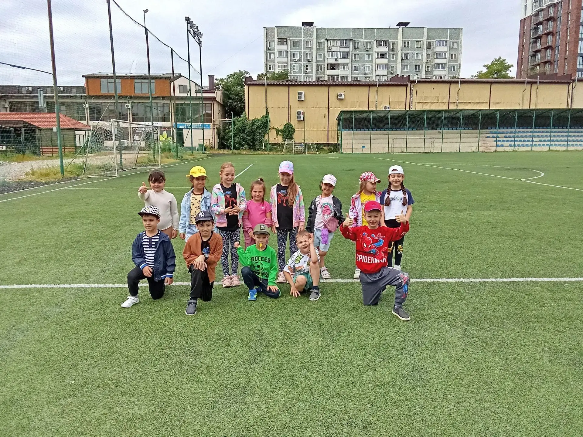 Наш жаркий и супер-активный день на настоящем стадионе! ⚽🔥 Ребята из группы "Паровозик...