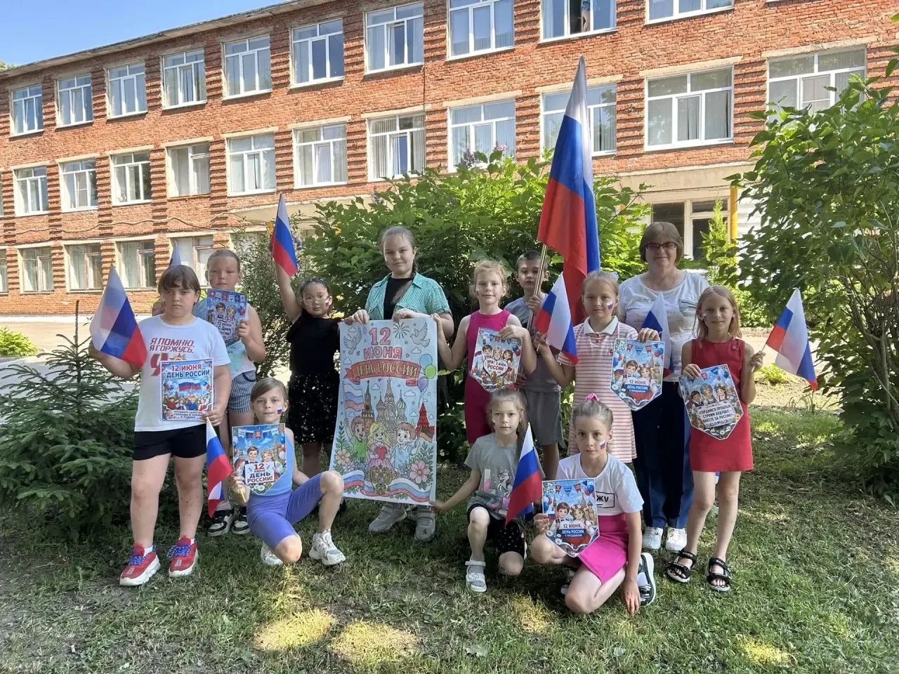 11 июня в лагере «Орлята  России «Радуга»( отд. Богатищево)ярко и звонко отметили День ...