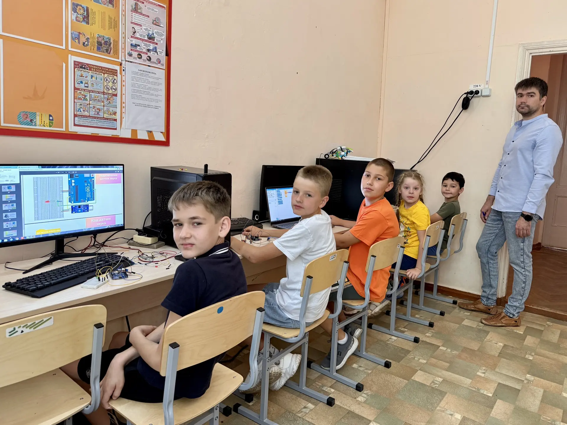 🤖11 июня в творческом объединении по робототехнике Дома творчества кипела настоящая инженерная борь