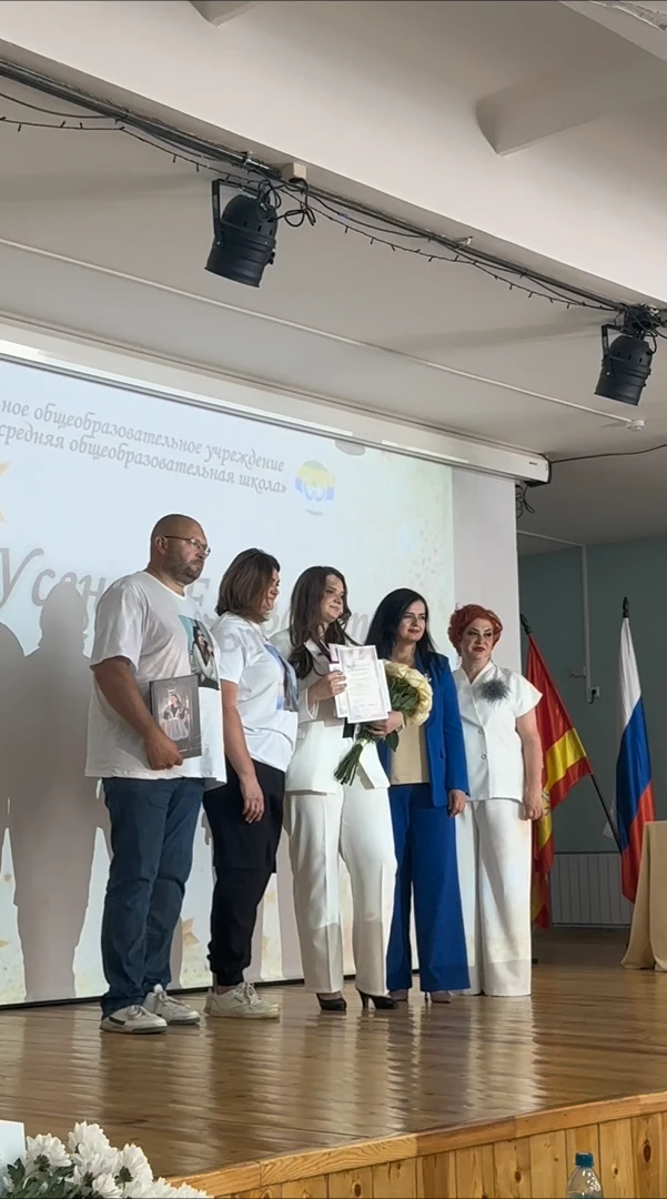 🎉 Намёки закончились: выпускникам вручили аттестаты