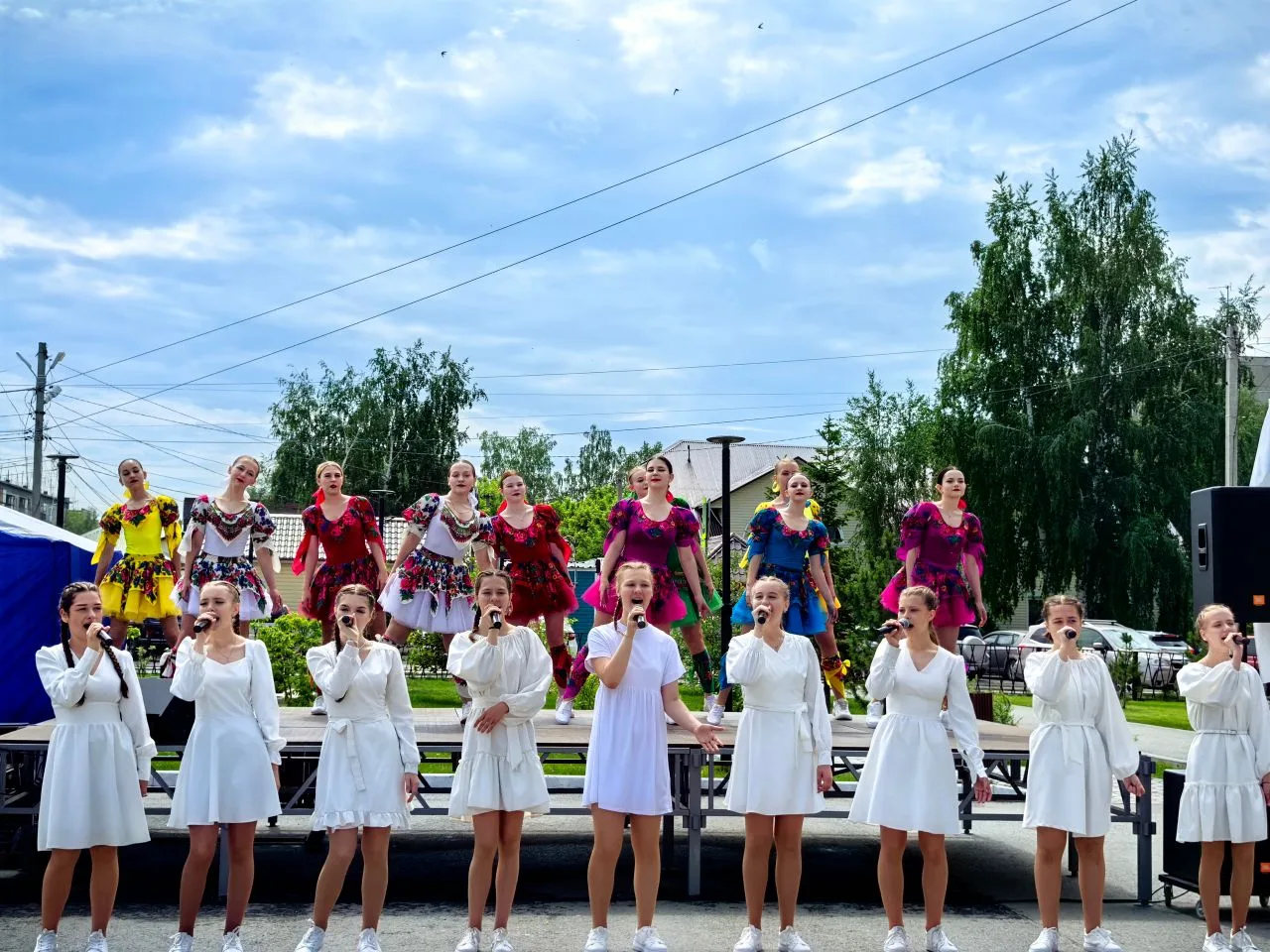 🇷🇺12 июня на главной площади нашего села состоялась праздничная программа "С малой Родины моей нач