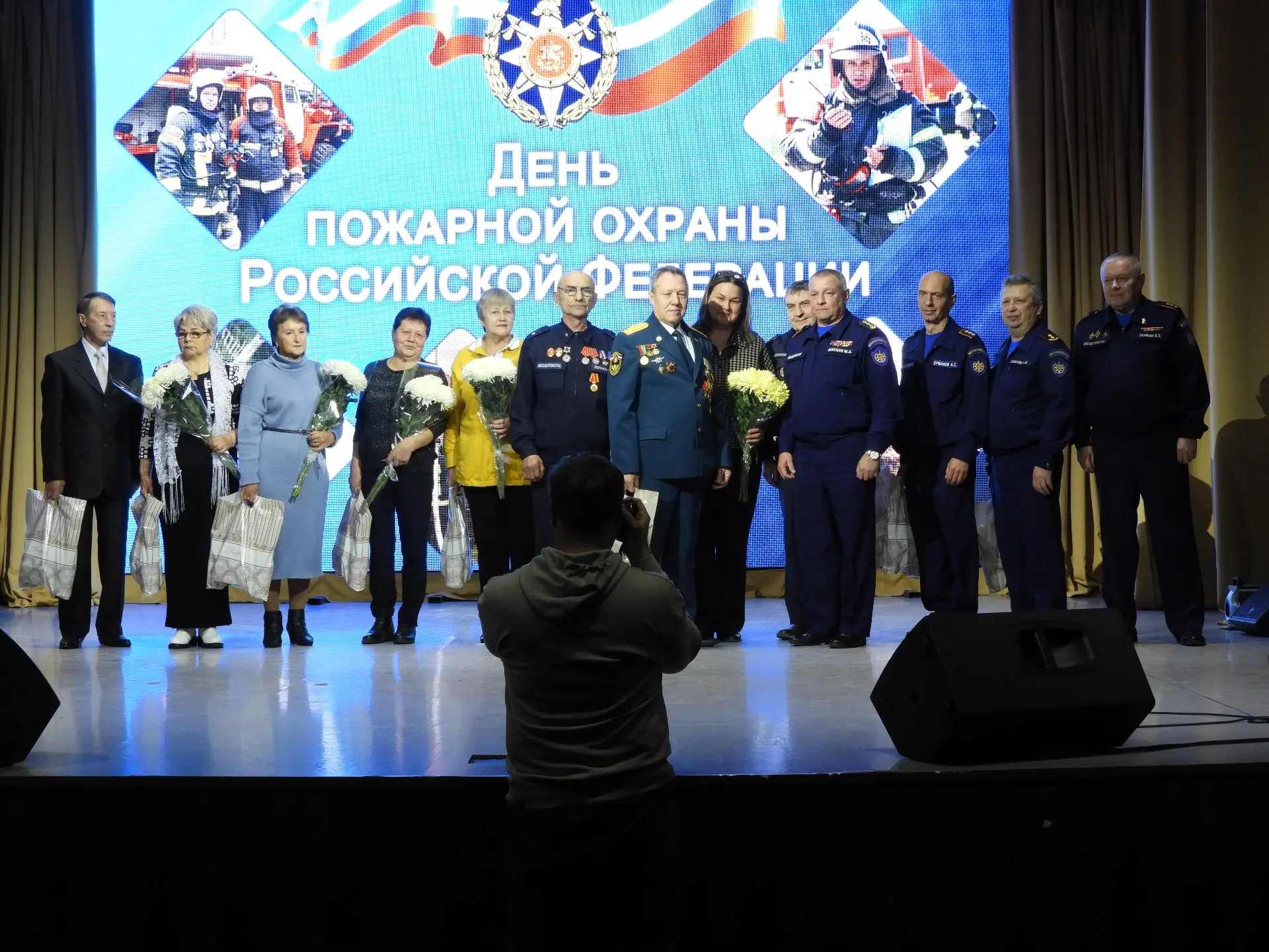 🚒 Огнеборцы приняли участия в торжествах, посвященных Дню пожарной охраны 🤝  🚩 Накануне профессионал