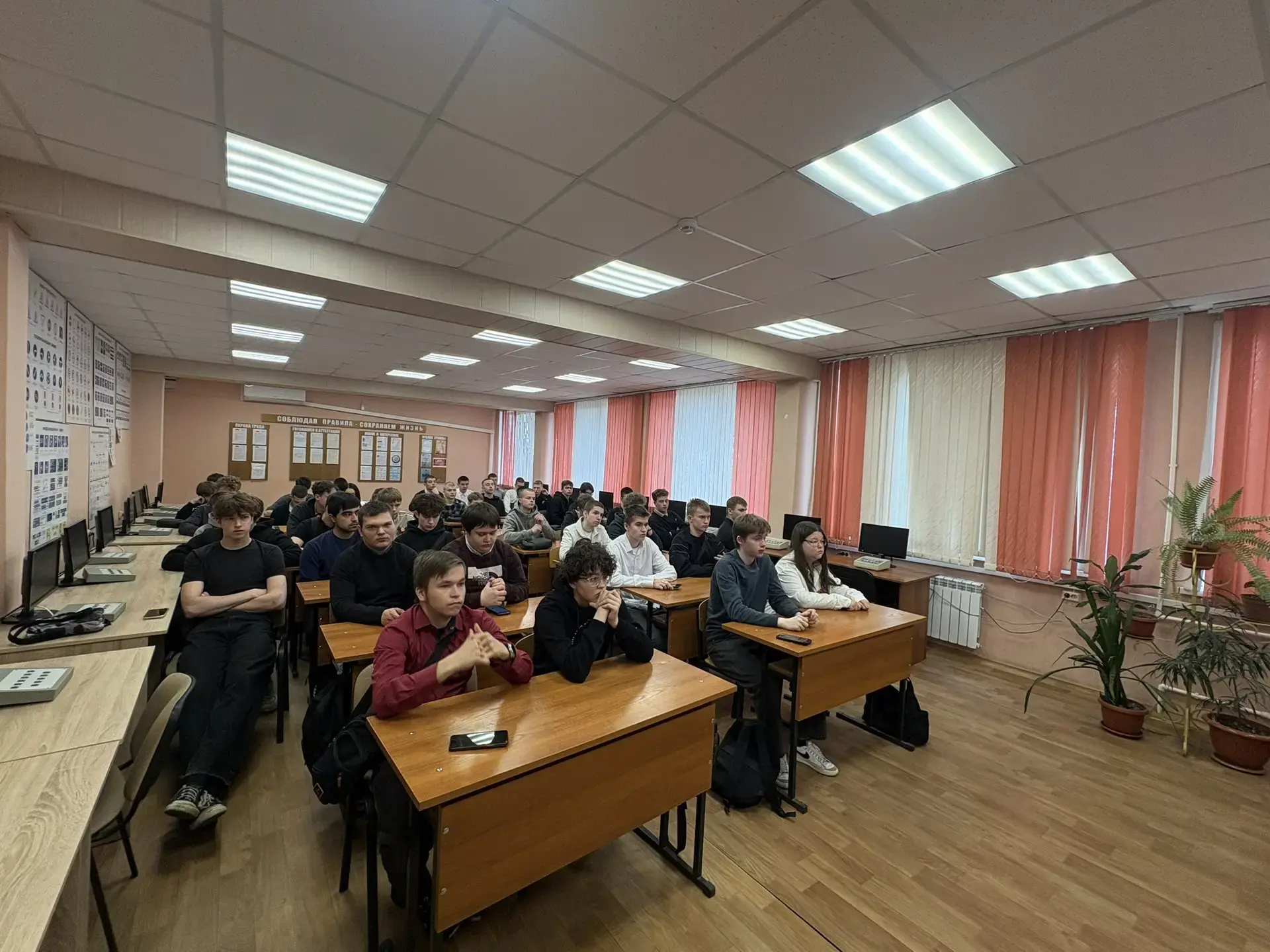 Правовое воспитание молодёжи🔱  Специалист Центра правовой информации Гугнина Оксана рассказала студе