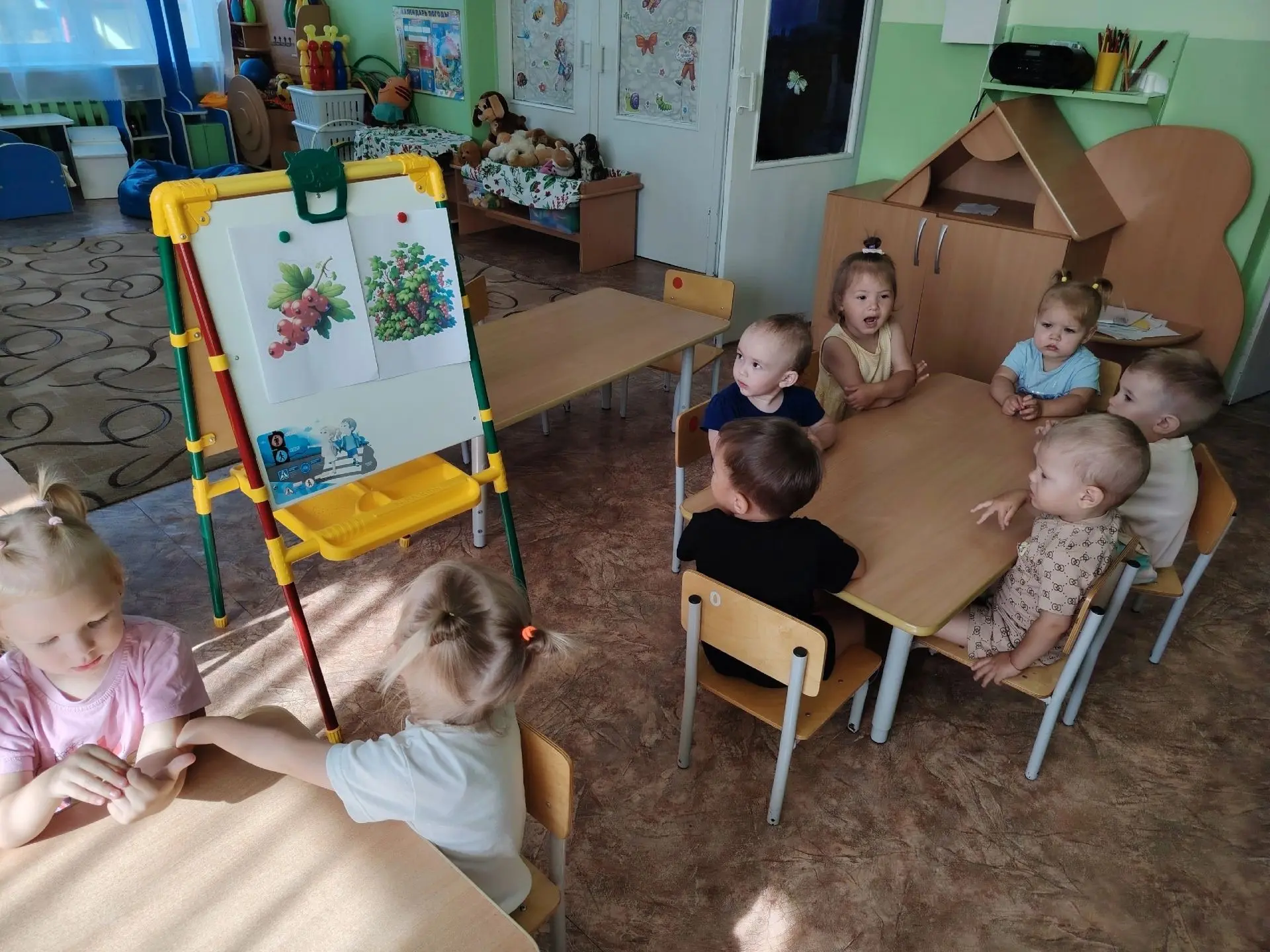 "День Смородины"☺

Татьяна Николаевна провела увлекательную беседу в группе "Ягодки" о пользе и разн