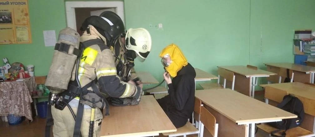 Пожарные искали ребенка в «задымленной школе» Балакова  В школе №6 Балакова прошла масштабная общеоб