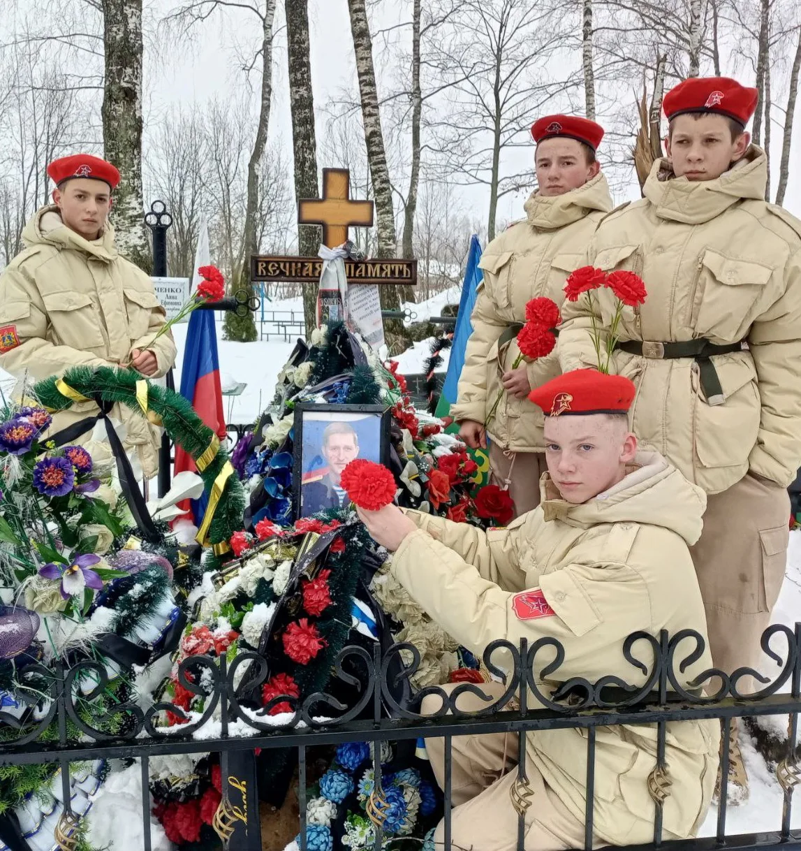🎖 Снег не помеха памяти: Юнармейцы очистили воинские захоронения ко Дню защитника Отеч...