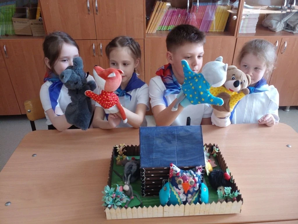 💜🦅 Орлята России 🎭 сотворили настоящее волшебство своими руками к Дню театра кукол! 🤩  Учащиеся 1"В"
