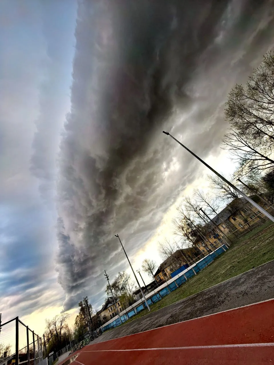 Кировчане делятся завораживающими снимками вчерашней грозы 🌩  Фото: Лянгасово Киров, Светлана Борисо