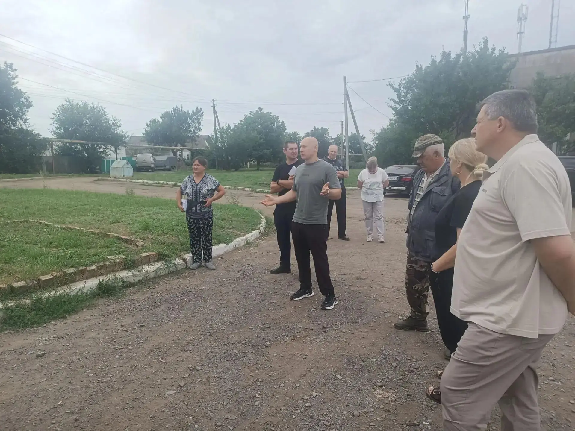 В селе Артёмовка состоялась информационная встреча с жителями, которую провёл начальник...