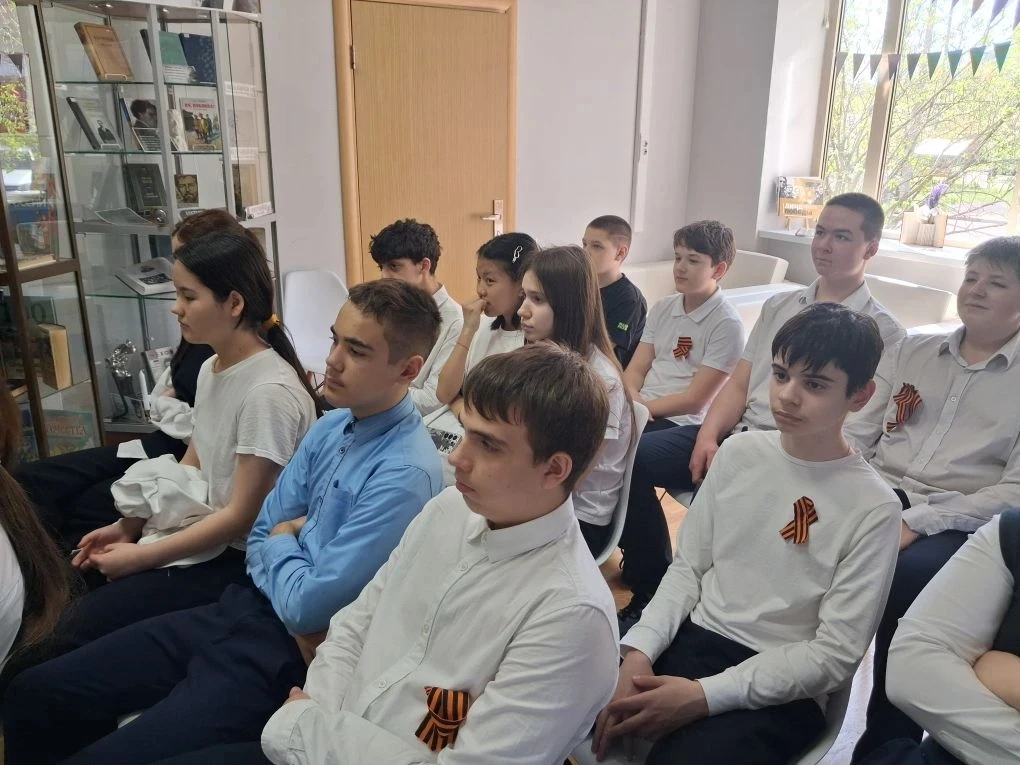 🇷🇺Учащиеся 7д класса приняли участие в тематическом мероприятии, организованном библиотекой, посвящё