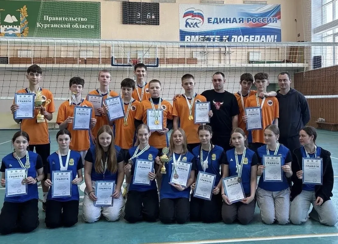 Зафиналили красиво! На подиуме — и юноши, и девушки! 🏐🔥