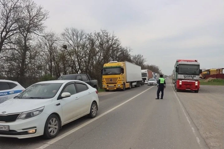 Семь грузовых автомобилей с гуманитарной помощью направлены из Чеченской Республики в Республику Даг
