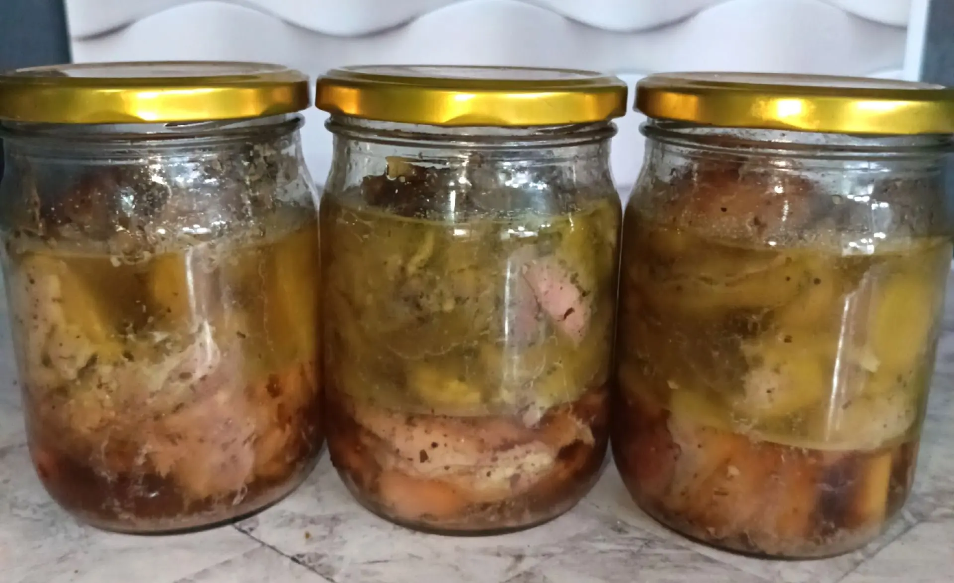 Пряная домашняя курочка в собственном соку.
