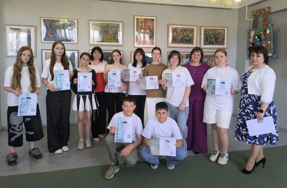 🎨В доме культуры станицы Казанской в картинной галерее имени И.И. Желиостова состоялос...