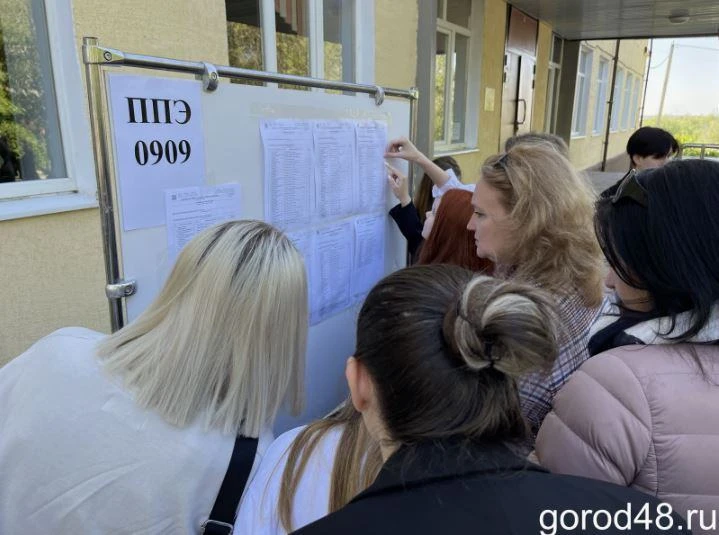 По итогам первых ЕГЭ в Липецкой области уже 26 стобалльников.

Сразу 17 выпускников Липецкой области
