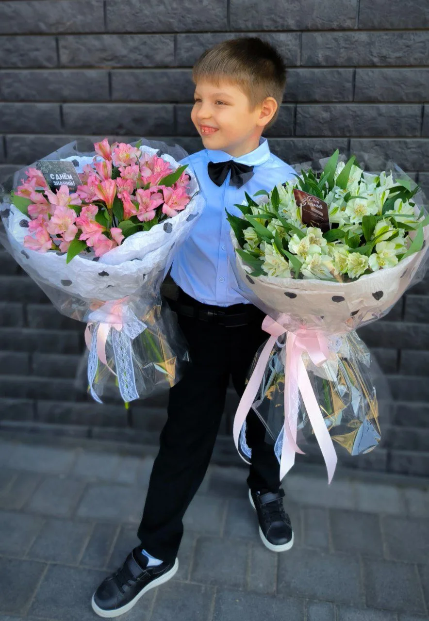 🎒 Первоклашки и их первый школьный букет — что может быть трогательнее? 🥹