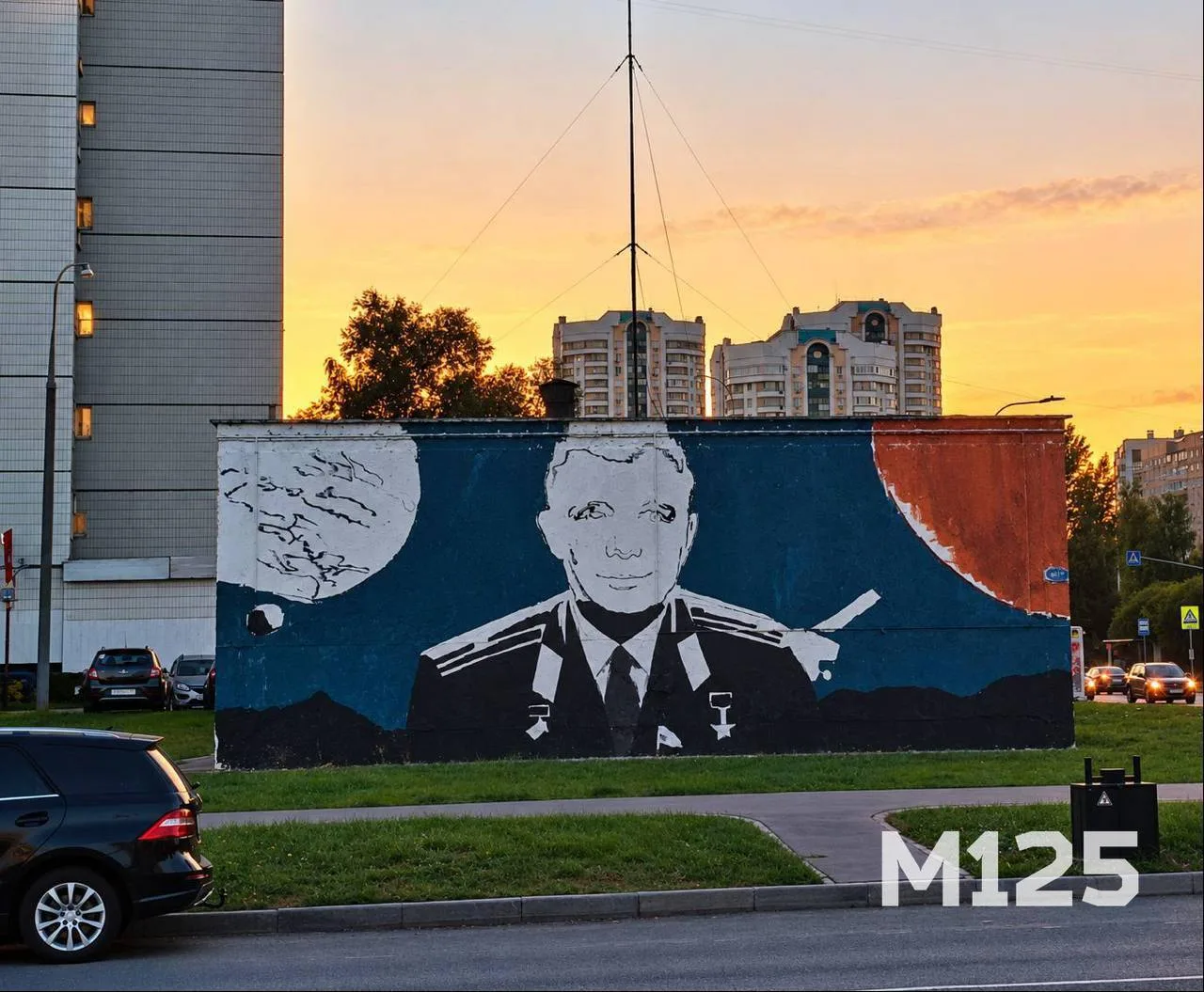 Юрий Гагарин между Землёй и Солнцем появился на техническом здании на Братеевской, 10к1А