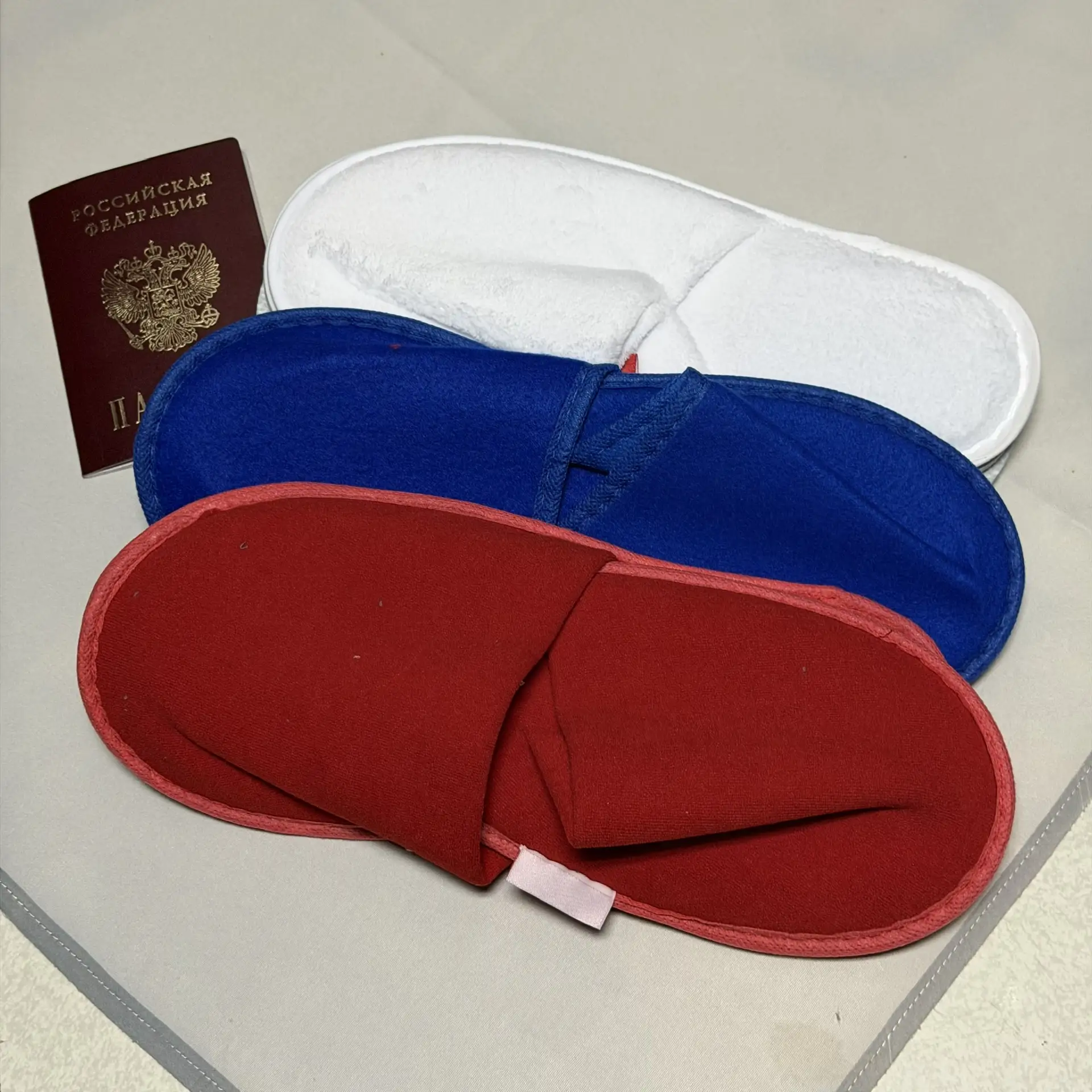 Родные, всем привет! Я в Красноярске💪  В поезде ехал не один) Со мной Вера, Надежда, Любовь 🇷🇺