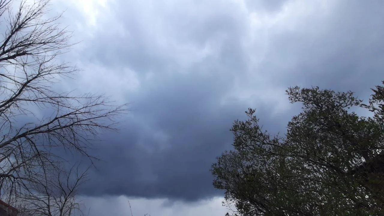 ☁️ Небо над городом затянуло тучами