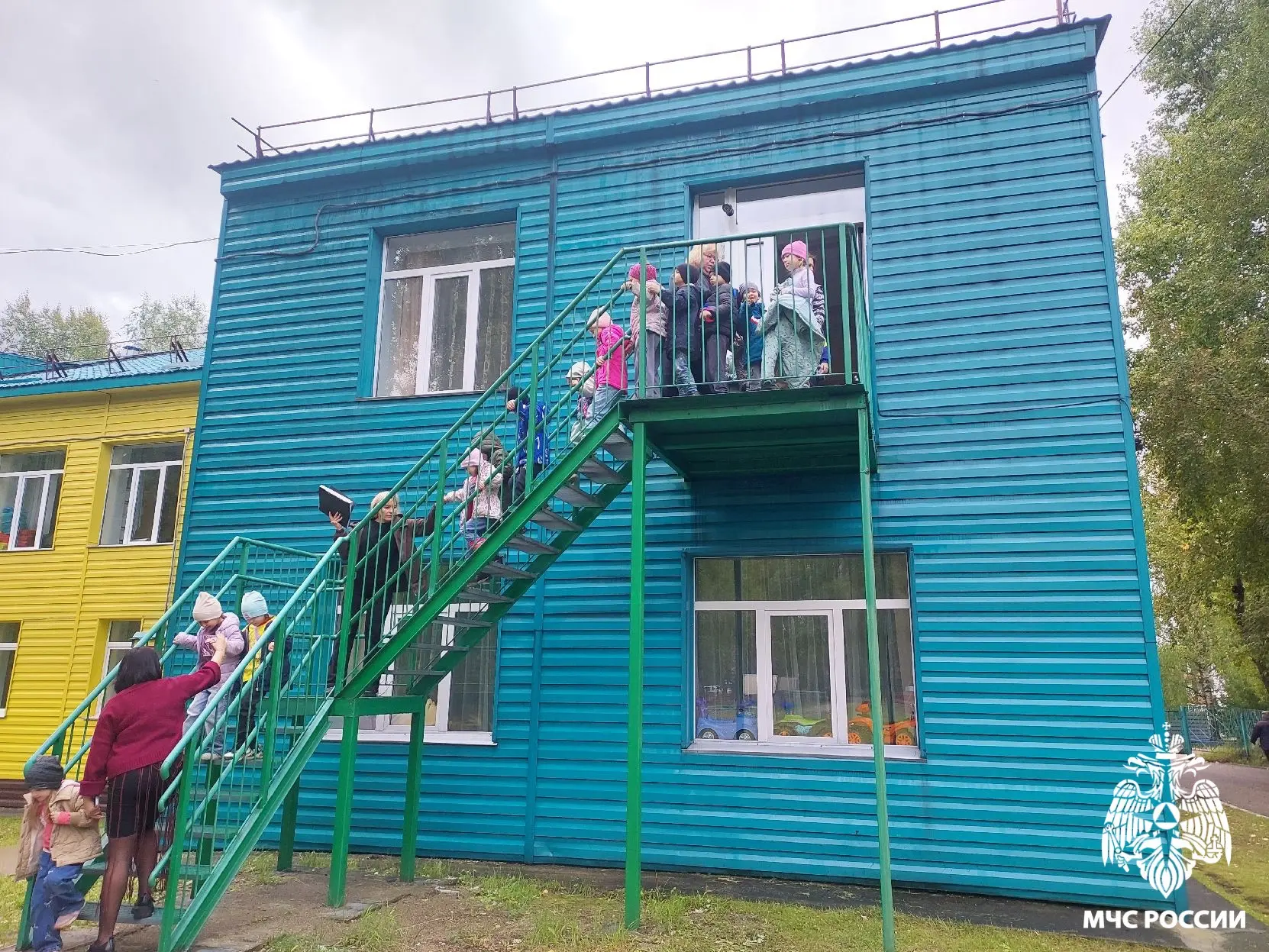🔹Спокойно, организованно, без паники