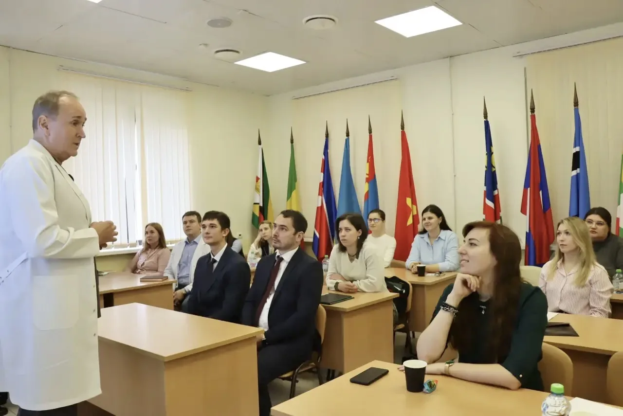 🤝 Энергия молодости и диалог поколений: встреча молодежных советов учреждений ФМБА России
