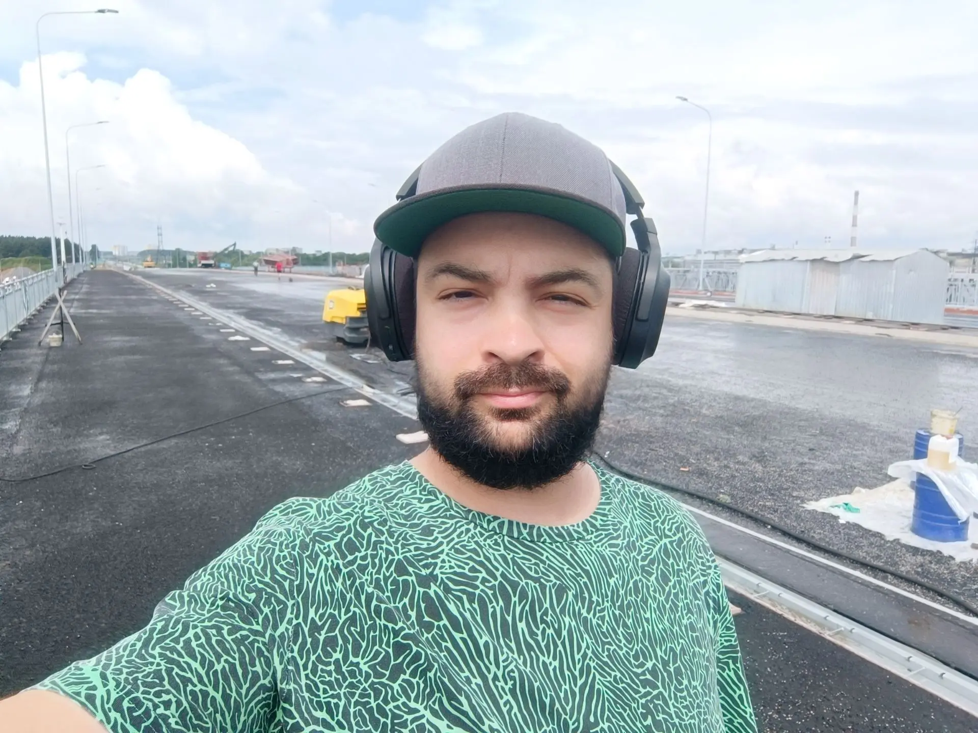 Сходил проконтролировал стройку западного моста в Твери. 
Докладываю: работы идут, пройти по мосту в