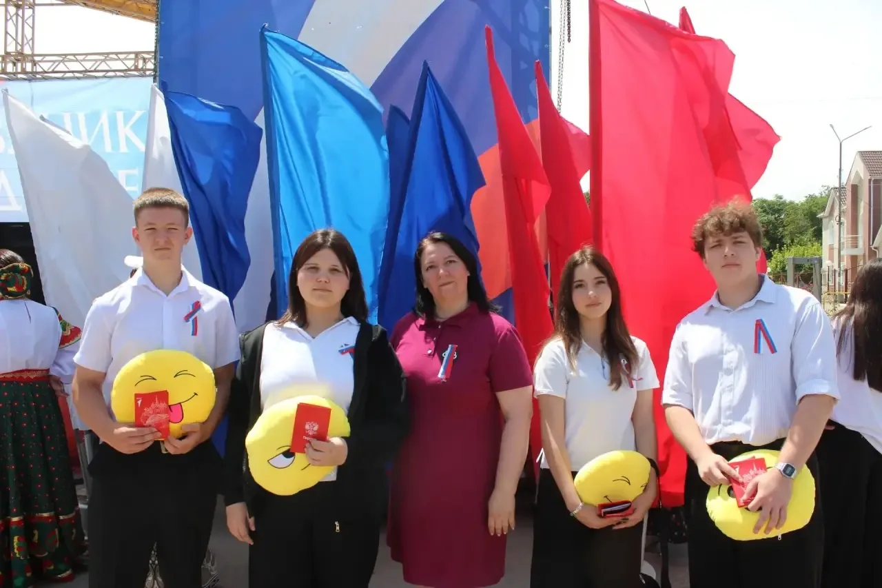 🇷🇺"МЫ - ГРАЖДАНЕ РОССИИ!"🇷🇺 
 
12 июня, в День России, на праздничной церемонии на центральной п