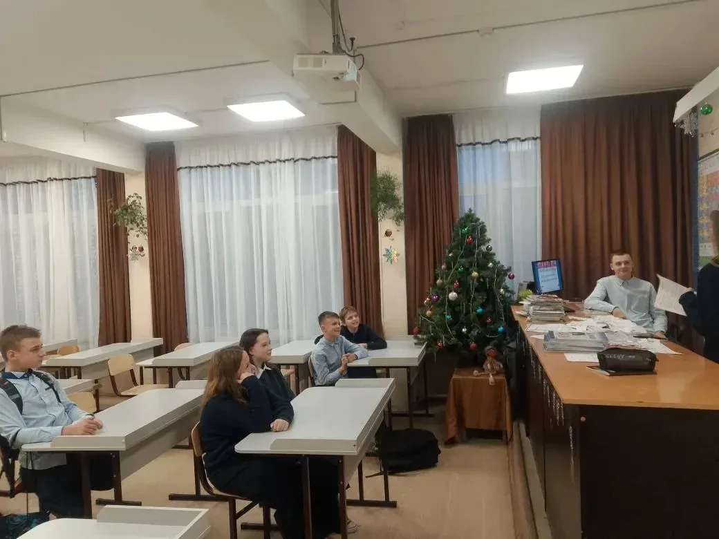 10 декабря в нашей школе прошла игра по станциям «Литературный экспресс». Соревновались команды 6-ых