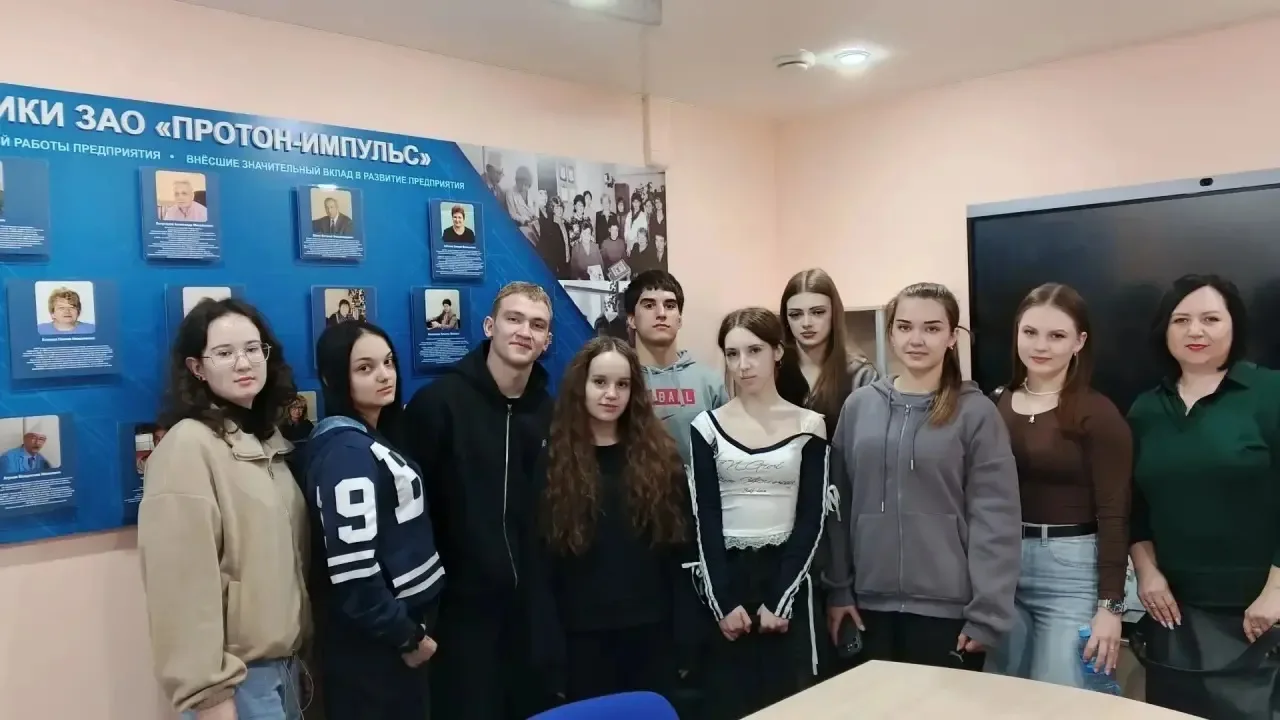 9 -10 апреля обучающиеся 11 класса МБОУ "Покровский лицей" вместе с классным руководите...