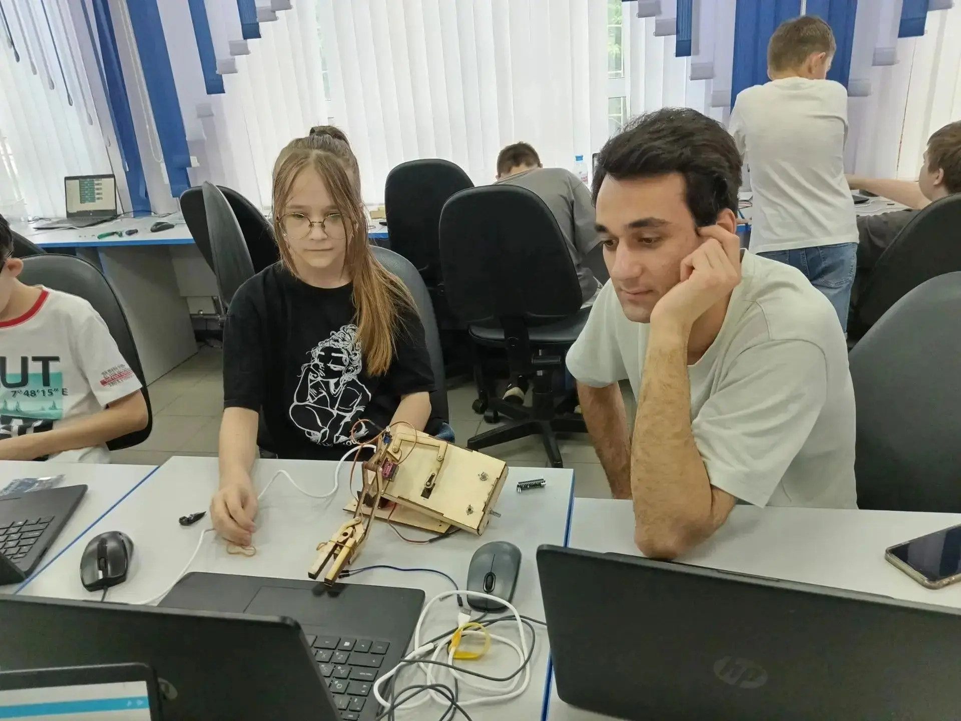 Итоги инженерного интенсива: обучающиеся собрали своих первых промышленных роботов!🤖

Лицей №180 «П