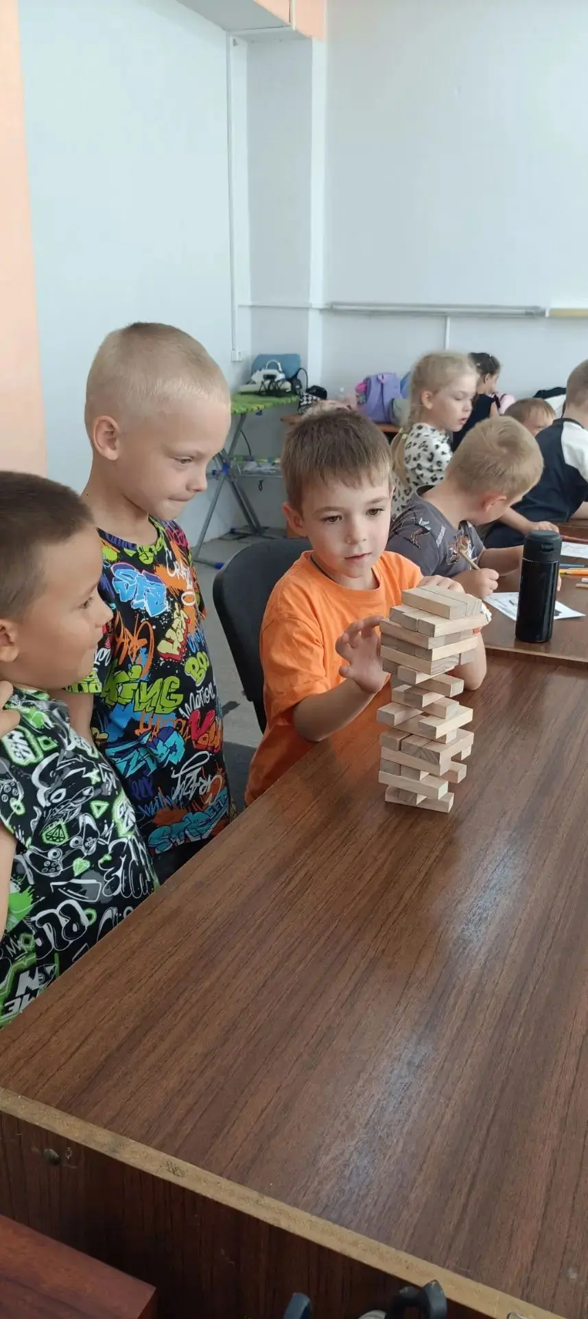 Лето- прекрасное время года и время отдыха ! Летняя площадка в нашей школе в самом разг...