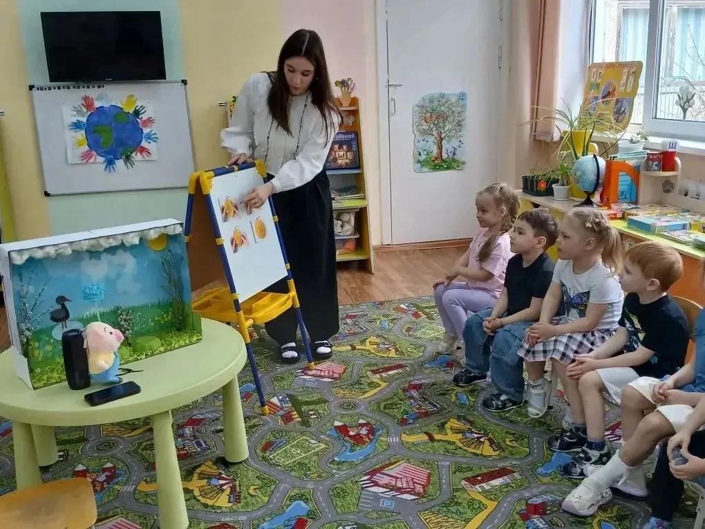 Вчера к нашим детям в гости пришёл весёлый поросёнок Ниф-Ниф и принёс с собой волшебную...
