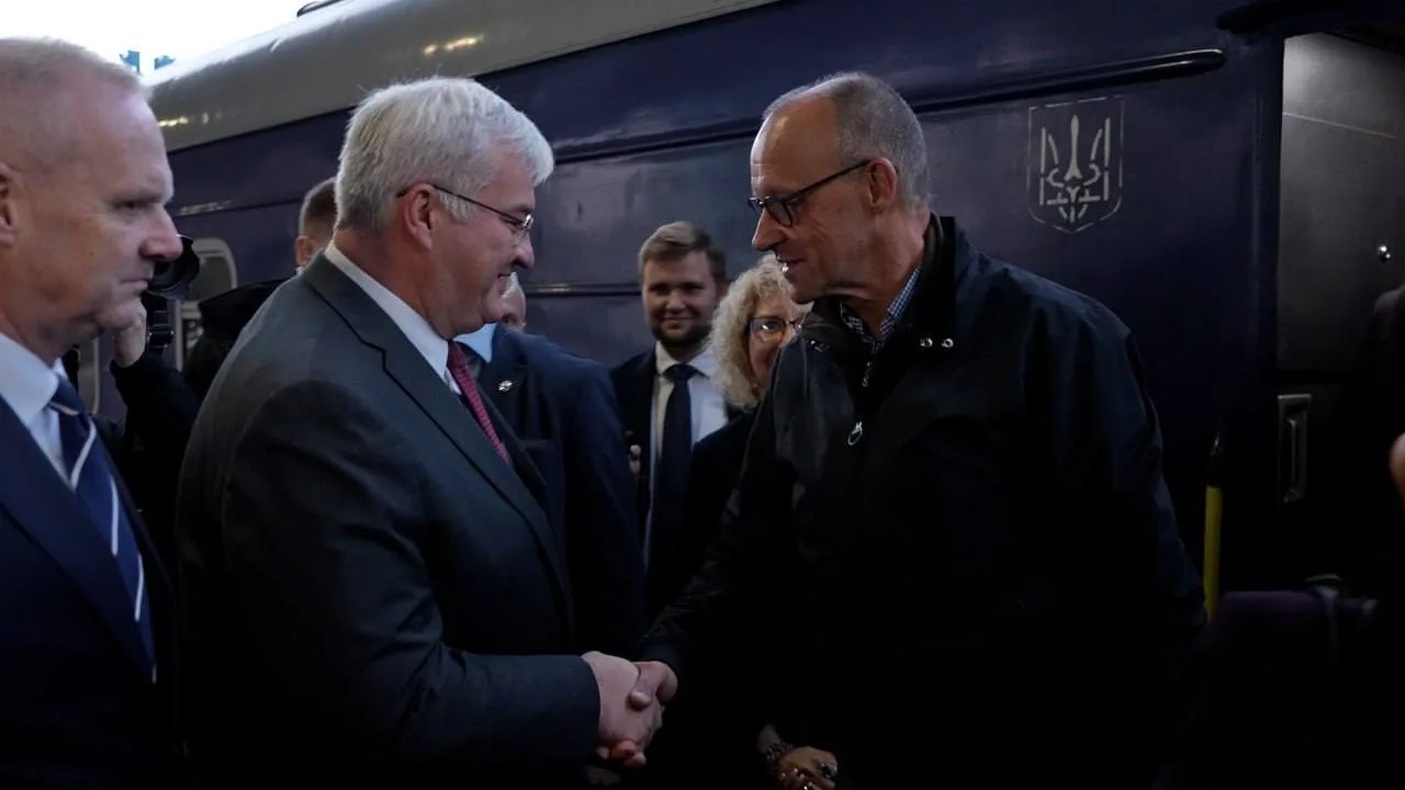 🇩🇪🐽В Киев прибыл канцлер Германии Мерцавец