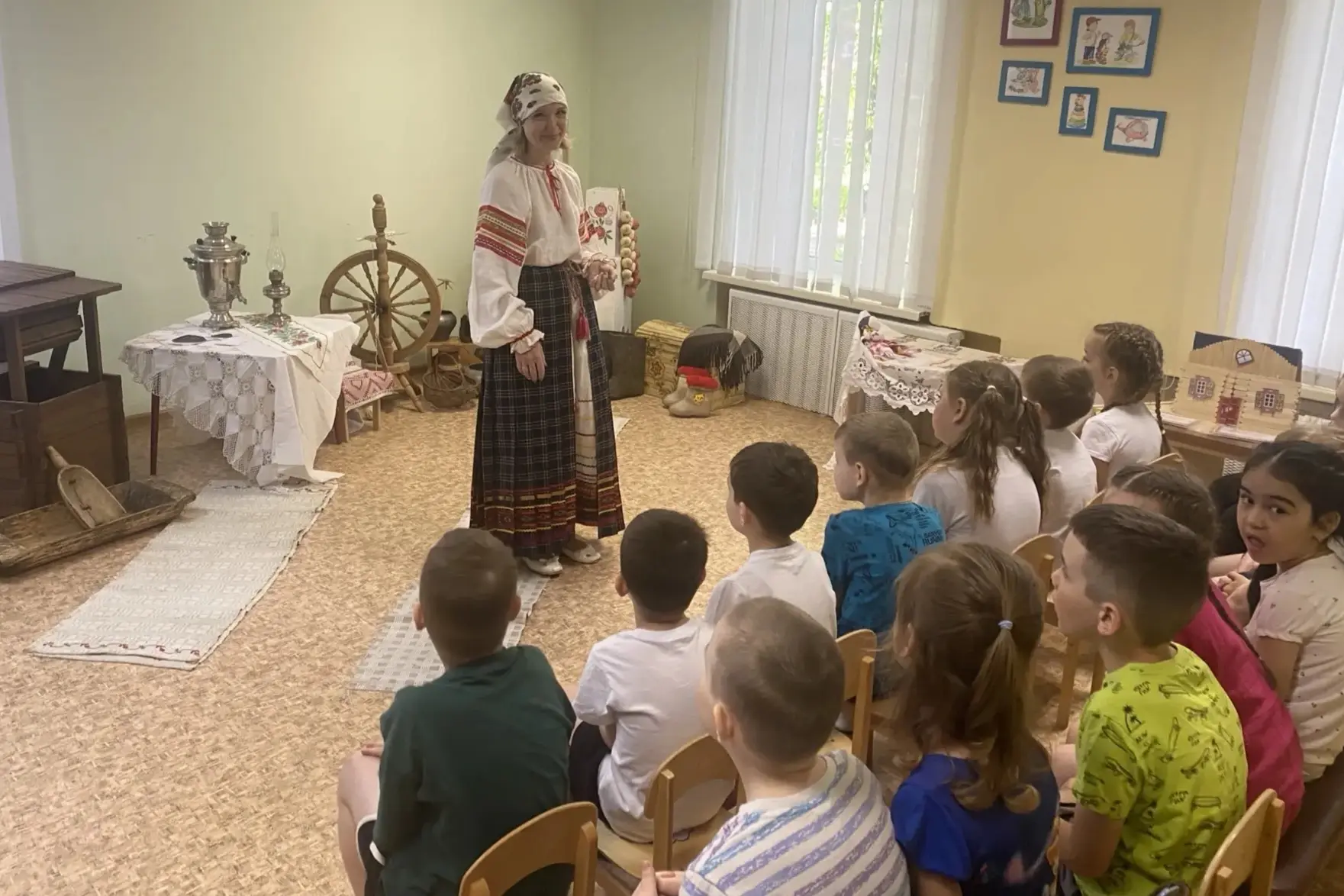 1️⃣9️⃣ мая отмечает свой праздник царица русской избы🏡 - русская печь, которая считает...