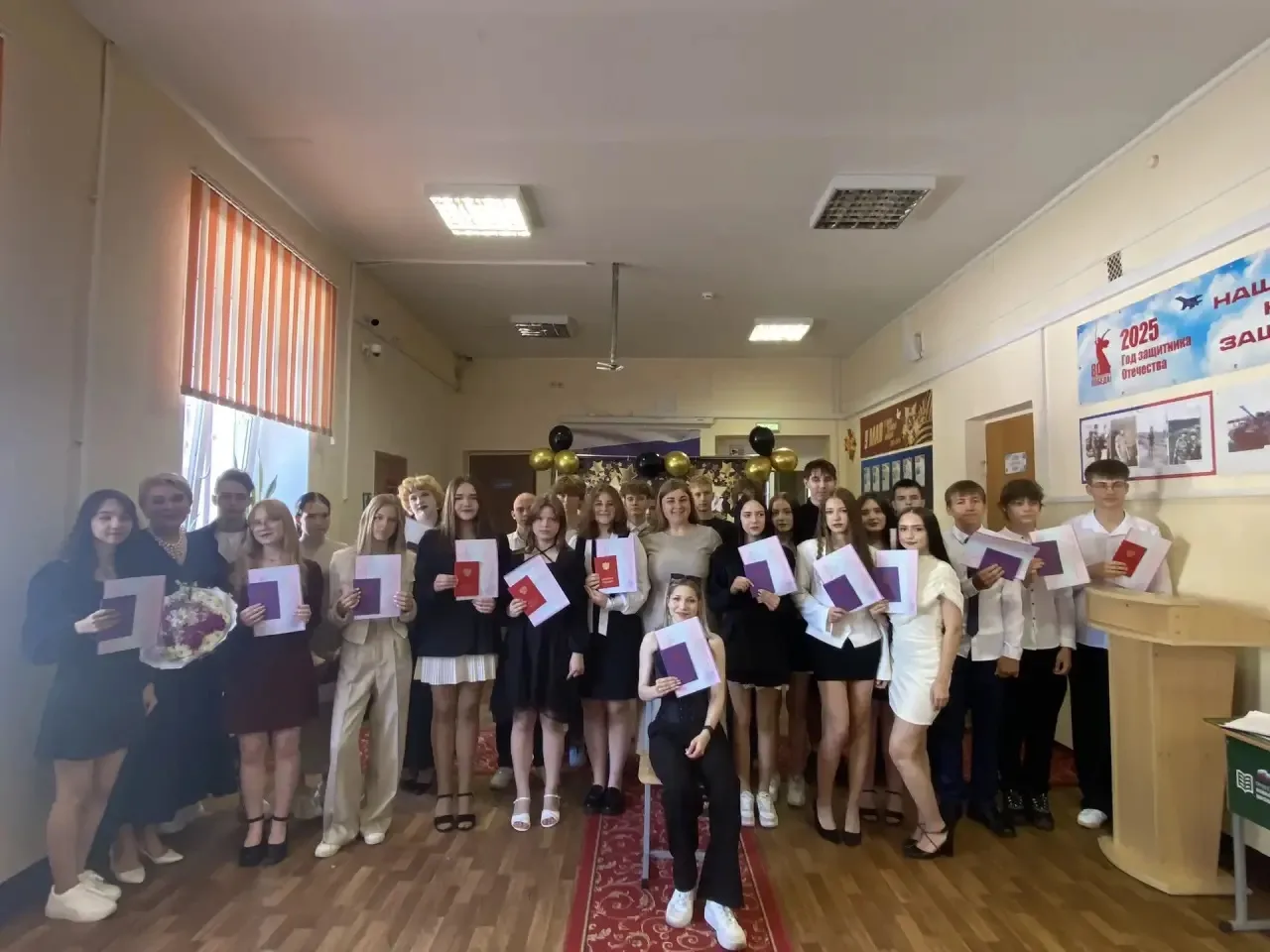 🎉 Торжественное вручение аттестатов выпускникам 9 класса! 🎉

Сегодня в нашей школе особенный день 