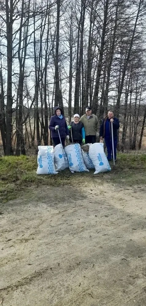 ♦️Не первый год члены общественного Совета Калининского района проводят весенний субботник у родника