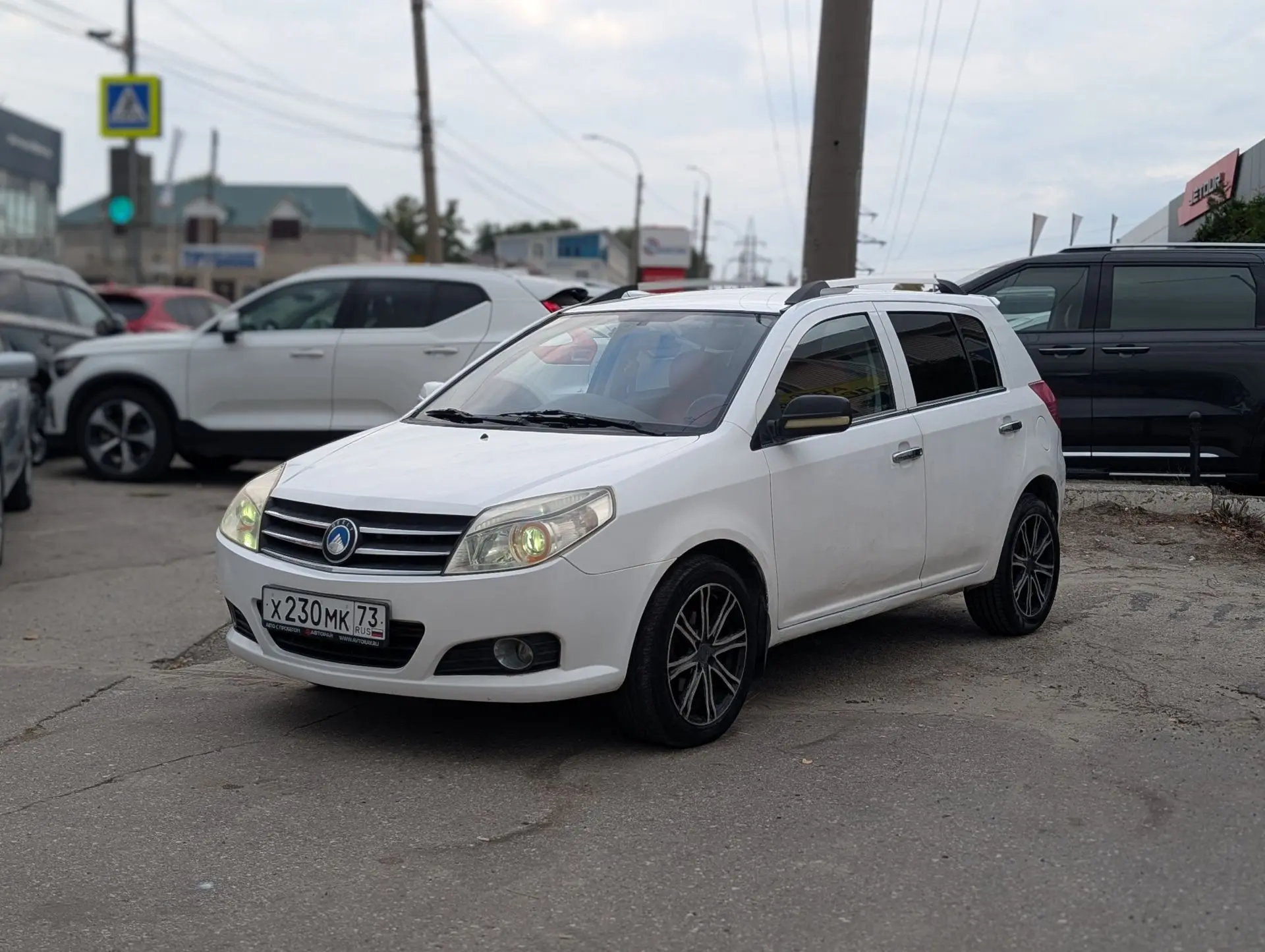 Geely MK Cross