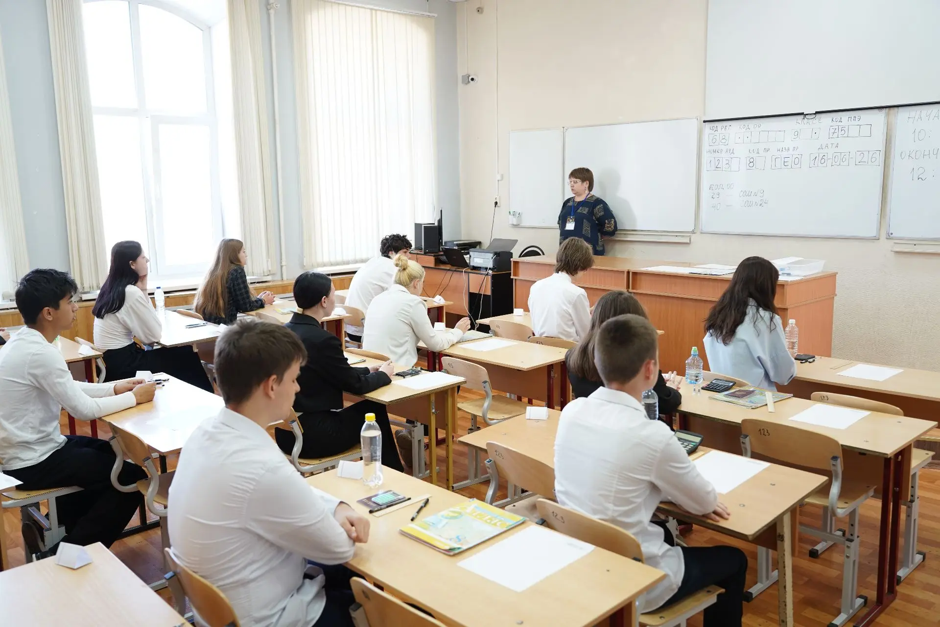 Девятиклассники сдают ОГЭ по предметам по выбору