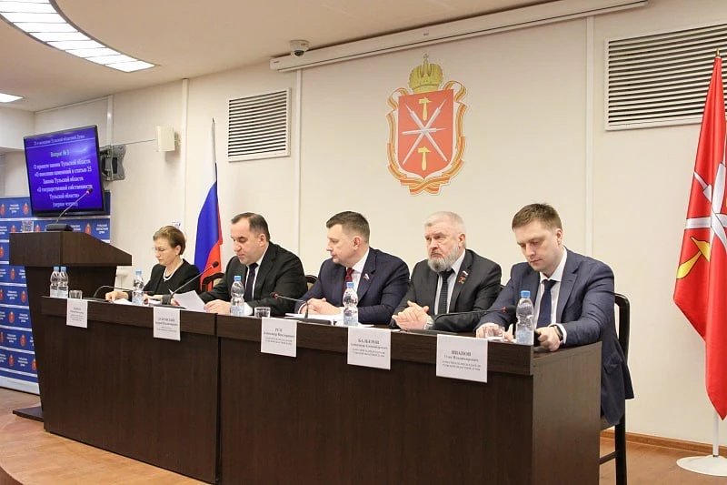 Вместе с коллегами-депутатами одобрили предложение присвоить почетное звание Тульской о...