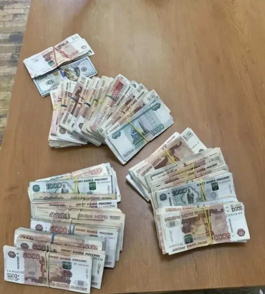 Более 40 млн рублей штрафа заплатит россиянин за недекларирование валюты