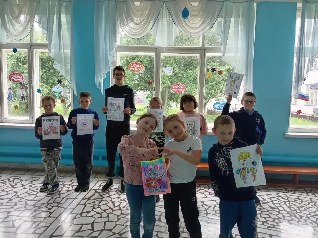 День седьмой. 12 июня в нашем летнем пришкольном лагере прошли яркие мероприятия, посвящённые Дню Ро